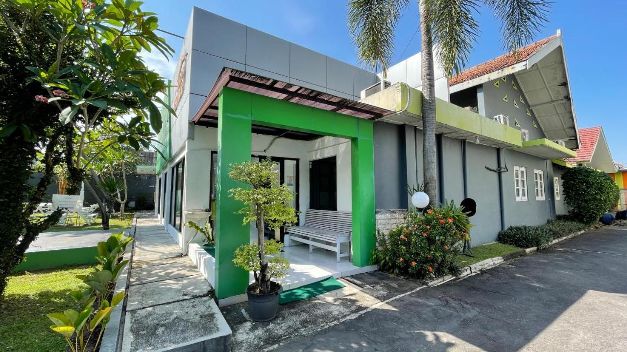 Planters Guest House Yogyakarta Bagian luar foto